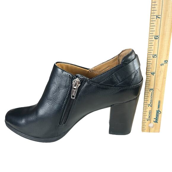 Clarks Artisan Ankle Boots Women Sz 5 M Black Leather BLock Heel Classic Booties - Picture 9 of 9